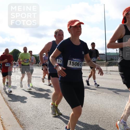 29.06.2025 - hella hamburg halbmarathon Lena Gebhardt http://msf.ph/oto/8280268 29.06.2025 09:58:04 Lombardsbrücke 5672, 9163, 659, 2, 12, 15061, 3114, 1034, 1094, 1179, 1190, 1258, 1320, 1321, 1335, 1563, 1815, 1870, 2034, 2070, 2138, 2397, 2417, 2448, 2488, 2612, 2636, 2711, 2946, 3058, 3091, 3114, 3251, 3999, 4379, 4814, 4903, 5032, 5093, 5305, 5672, 5775, 6164, 6272, 6355, 6356, 6374, 6569, 6580, 6585, 6628, 6754, 6776, 6897, 7065, 7134, 7409, 7478, 7509, 7594, 7646, 7724, 7856, 7896, 7952, 7973, 7976, 8154, 8508, 8590, 9012, 9057, 9562, 9656, 10084 meine-sportfotos.de