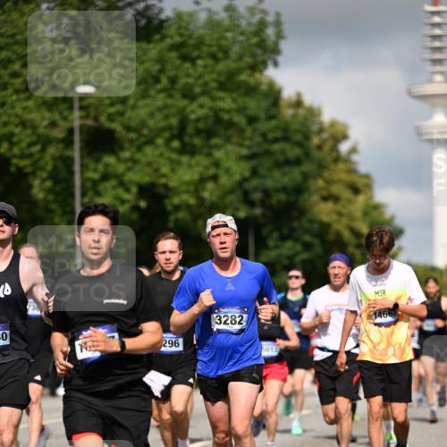 29.06.2025 - hella hamburg halbmarathon Dr. Thomas Lammeyer http://msf.ph/oto/8280269 29.06.2025 09:53:15 Kennedybrücke 1343, 1445, 1800, 1975, 2324, 2573, 2750, 2949, 3116, 3136, 3282, 3431, 4148, 4303, 4425, 5248, 5648, 5889, 6123, 6149, 6682, 7229, 7796, 8370, 8465, 9264, 9265, 9296, 9914, 10930 meine-sportfotos.de