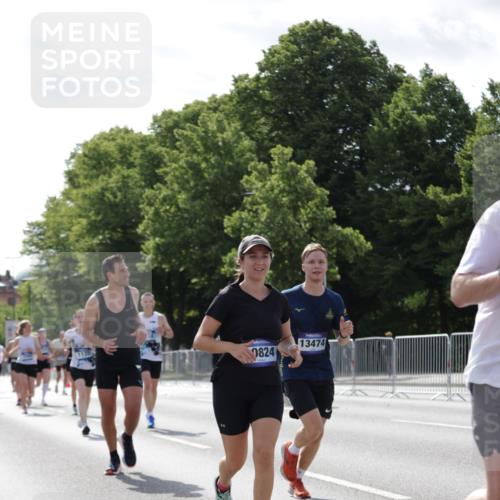 29.06.2025 - hella hamburg halbmarathon Jannik Wohlers http://msf.ph/oto/8280274 29.06.2025 10:02:47 Lombardsbrücke 1135, 1138, 1414, 1450, 1482, 2594, 2619, 2780, 2782, 2810, 3572, 4613, 6208, 6217, 7210, 7211, 7290, 7706, 7935, 8614, 9439, 10824, 12169, 12177, 12211, 12212, 12422, 12843, 13036, 13474, 13664, 13732, 13857, 13874, 14225, 14493, 16355, 16605, 16824, 18359, 18827 meine-sportfotos.de
