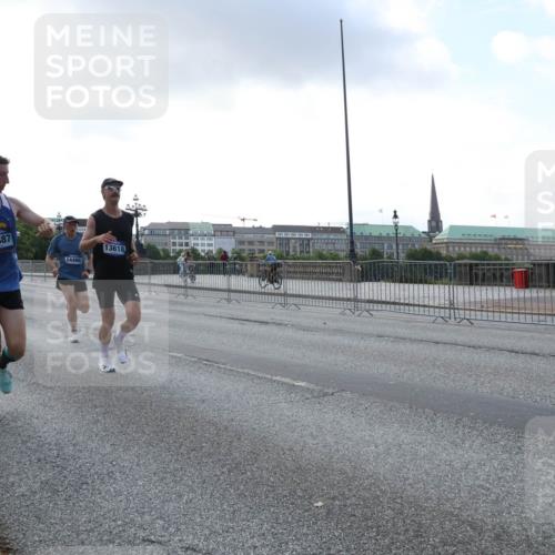 29.06.2025 - hella hamburg halbmarathon Lena Gebhardt http://msf.ph/oto/8280278 29.06.2025 09:45:32 Lombardsbrücke 15887, 14466, 13618, 57, 1686, 1707, 1758, 1990, 2689, 2746, 3043, 4050, 4129, 4679, 4698, 4749, 5070, 5187, 5328, 5550, 5746, 5826, 6358, 6781, 7272, 7389, 7481, 7651, 7723, 7965, 8190, 8209, 8883, 9137, 9381, 9571, 9634, 10017, 10171, 10486, 10876, 11120, 11169, 11413, 11857, 12049, 12232, 12234, 12308, 12595, 12691, 12900, 12988, 13066, 13618, 14028, 14140, 14289, 15672, 15883, 16157, 16713, 16818, 17428 meine-sportfotos.de