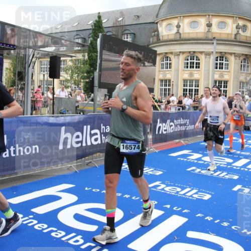 29.06.2025 - hella hamburg halbmarathon Michael Strokosch http://msf.ph/oto/8280289 29.06.2025 10:54:25 Ziel 1267, 1442, 3426, 4635, 6511, 6512, 8223, 8772, 11009, 11430, 12321, 12362, 13289, 13803, 15946, 16327, 16574, 16750, 16879, 17087, 17698, 18268, 19067 meine-sportfotos.de