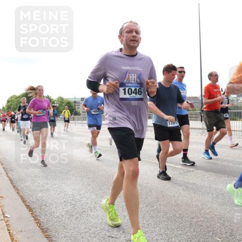 29.06.2025 - hella hamburg halbmarathon Lena Gebhardt http://msf.ph/oto/8280297 29.06.2025 10:20:28 Lombardsbrücke 11835, 14894, 1046, 1767, 1069, 1011, 1046, 1069, 1110, 1115, 1471, 1474, 2053, 2064, 2101, 2325, 2478, 2834, 3278, 3434, 3733, 3781, 3842, 4154, 4166, 4288, 4422, 4585, 4614, 4737, 4739, 4754, 4869, 5181, 5397, 5556, 5625, 5659, 5811, 5812, 5831, 5937, 6951, 7018, 7101, 7131, 7519, 7739, 7744, 7808, 8025, 8387, 8462, 8588, 8738, 8940, 9136, 9196, 9722, 9735, 9873, 10041, 10050, 10414, 10550, 10595, 10613, 10647, 10701, 10754, 11028, 11100, 11603, 11835, 11995 meine-sportfotos.de