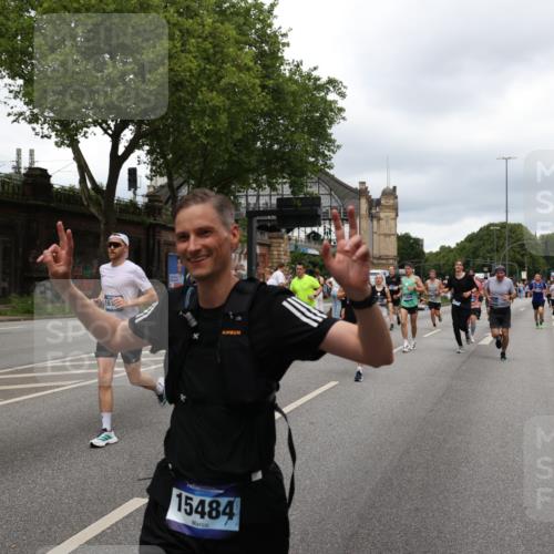 29.06.2025 - hella hamburg halbmarathon Yannick Fuchs http://msf.ph/oto/8280300 29.06.2025 10:49:41 20KM 1179, 1193, 1834, 2612, 3058, 3668, 4951, 5643, 5672, 6569, 6591, 6924, 7147, 7594, 7742, 7976, 8255, 8573, 8639, 9361, 9562, 10582, 11039, 12196, 12545, 13234, 13236, 13474, 14365, 15184, 15484, 15584, 15818, 15884, 16176, 16213, 16375, 16401, 16521, 16786, 17133, 17259, 17615, 17640, 17642, 17734, 17940, 18064, 18212, 18290, 18325, 18340, 18495, 18741, 18746, 18835, 19120, 19152 meine-sportfotos.de