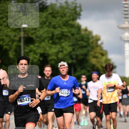 29.06.2025 - hella hamburg halbmarathon Dr. Thomas Lammeyer http://msf.ph/oto/8280301 29.06.2025 09:53:15 Kennedybrücke 1343, 1445, 1800, 1975, 2324, 2573, 2750, 2949, 3116, 3136, 3282, 3431, 4148, 4303, 4425, 5248, 5648, 5889, 6123, 6149, 6682, 7229, 7796, 8370, 8465, 9264, 9265, 9296, 9914, 10930 meine-sportfotos.de