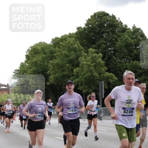 29.06.2025 - hella hamburg halbmarathon Jannik Wohlers http://msf.ph/oto/8280319 29.06.2025 10:34:59 Lombardsbrücke 1717, 1821, 2001, 2198, 2376, 2751, 3828, 3958, 4333, 4703, 4704, 4965, 5240, 5531, 5793, 6029, 6189, 6365, 6471, 6746, 6859, 7927, 8249, 8296, 8567, 9470, 10393, 10531, 10565, 11233, 11320, 11359, 11565, 11838, 11839, 11886, 12062, 12326, 12338, 12625, 13414, 13539, 13805, 14392, 14735, 15211, 15601, 15704, 15783, 16002, 16010, 16431, 16690, 16710, 17331, 17526, 17689, 17690, 17749, 17883, 17935, 17974, 18054, 18269, 18375, 18823, 18912, 19061 meine-sportfotos.de