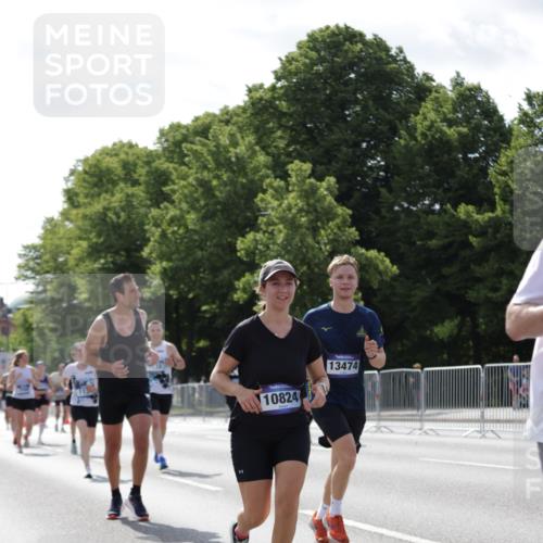 29.06.2025 - hella hamburg halbmarathon Jannik Wohlers http://msf.ph/oto/8280329 29.06.2025 10:02:47 Lombardsbrücke 1135, 1138, 1414, 1450, 1482, 2594, 2619, 2780, 2782, 2810, 3572, 4613, 6208, 6217, 7210, 7211, 7290, 7706, 7935, 8614, 9439, 10824, 12169, 12177, 12211, 12212, 12422, 12843, 13036, 13474, 13664, 13732, 13857, 13874, 14225, 14493, 16355, 16605, 16824, 18359, 18827 meine-sportfotos.de