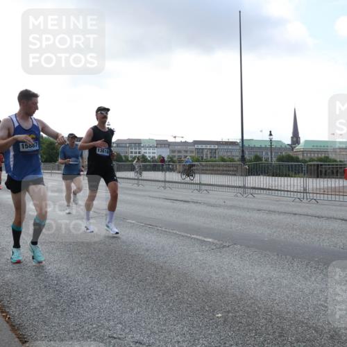 29.06.2025 - hella hamburg halbmarathon Lena Gebhardt http://msf.ph/oto/8280337 29.06.2025 09:45:32 Lombardsbrücke 15887, 4466, 13618, 57, 1686, 1707, 1758, 1990, 2689, 2746, 3043, 4050, 4129, 4679, 4698, 4749, 5070, 5187, 5328, 5550, 5746, 5826, 6358, 6781, 7272, 7389, 7481, 7651, 7723, 7965, 8190, 8209, 8883, 9137, 9381, 9571, 9634, 10017, 10171, 10486, 10876, 11120, 11169, 11413, 11857, 12049, 12232, 12234, 12308, 12595, 12691, 12900, 12988, 13066, 13618, 14028, 14140, 14289, 15672, 15883, 16157, 16713, 16818, 17428 meine-sportfotos.de