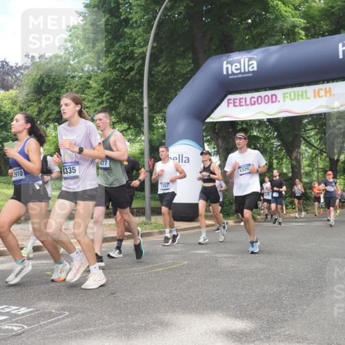 29.06.2025 - hella hamburg halbmarathon KatJ http://msf.ph/oto/8280341 29.06.2025 10:40:44 Zwischen KM18-KM19 1267, 2771, 3334, 5077, 6723, 7509, 7918, 8335 meine-sportfotos.de