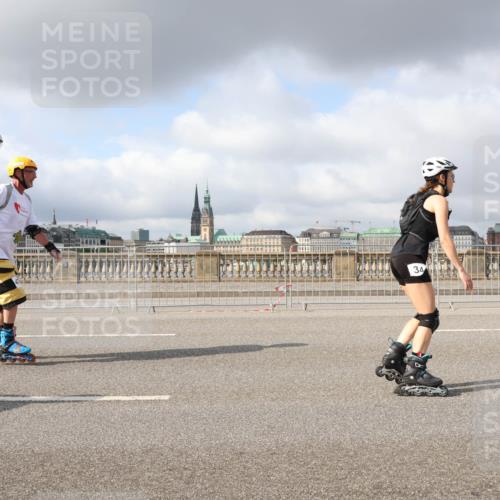 29.06.2025 - hella hamburg halbmarathon Lena Gebhardt http://msf.ph/oto/8280366 29.06.2025 09:05:03 Lombardsbrücke  meine-sportfotos.de