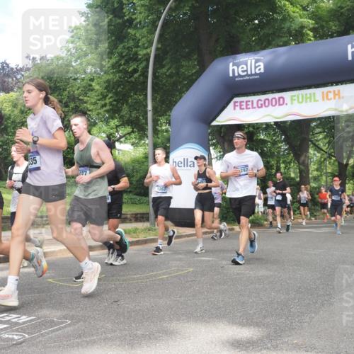 29.06.2025 - hella hamburg halbmarathon KatJ http://msf.ph/oto/8280392 29.06.2025 10:40:44 Zwischen KM18-KM19 1267, 2771, 3334, 5077, 6723, 7509, 7918, 8335 meine-sportfotos.de