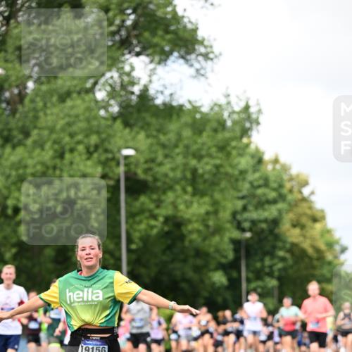 29.06.2025 - hella hamburg halbmarathon Dr. Thomas Lammeyer http://msf.ph/oto/8280420 29.06.2025 10:36:48 Kennedybrücke 1237, 1640, 1647, 2268, 2959, 3391, 3660, 3670, 3708, 3753, 4857, 5110, 5783, 5871, 6228, 6252, 6312, 6315, 6642, 7135, 7387, 7531, 7749, 7750, 7789, 8170, 8625, 8840, 8914, 9010, 9034, 9188, 9542, 9765, 9812, 10002, 10013, 10203, 10354, 10470, 10624, 10828, 11076, 11205 meine-sportfotos.de