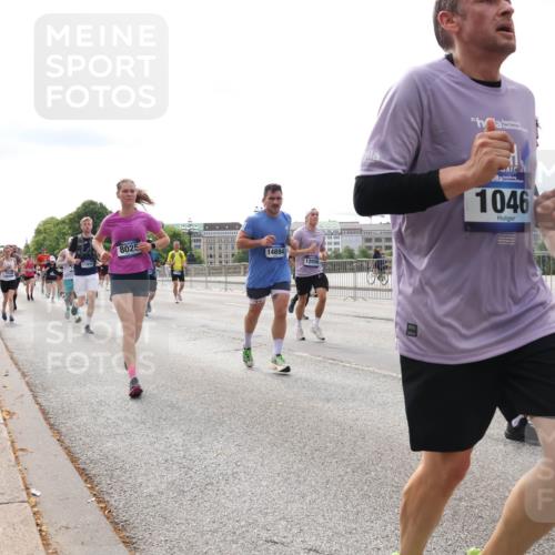 29.06.2025 - hella hamburg halbmarathon Lena Gebhardt http://msf.ph/oto/8280428 29.06.2025 10:20:29 Lombardsbrücke 8025, 14894, 11835, 12056, 1046, 1011, 1046, 1069, 1115, 1471, 1474, 2053, 2064, 2101, 2325, 2478, 2834, 3278, 3434, 3733, 3781, 3842, 4154, 4166, 4288, 4422, 4585, 4614, 4737, 4739, 4754, 4869, 5181, 5556, 5625, 5659, 5811, 5812, 5831, 5937, 6608, 6951, 7018, 7101, 7131, 7519, 7739, 7744, 7808, 8025, 8387, 8462, 8588, 8738, 8940, 9136, 9196, 9722, 9735, 9873, 10041, 10050, 10350, 10414, 10550, 10595, 10613, 10647, 10701, 10754, 11028, 11100, 11603, 11835, 11995 meine-sportfotos.de