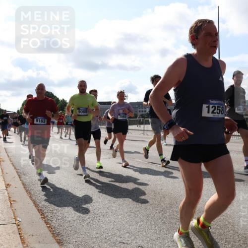 29.06.2025 - hella hamburg halbmarathon Lena Gebhardt http://msf.ph/oto/8280445 29.06.2025 09:58:04 Lombardsbrücke 9065, 7065, 9163, 1258, 5672, 1034, 1094, 1179, 1190, 1258, 1320, 1321, 1335, 1563, 1815, 1870, 2034, 2070, 2138, 2397, 2417, 2448, 2488, 2612, 2636, 2711, 2946, 3058, 3091, 3114, 3251, 3999, 4379, 4814, 4903, 5032, 5093, 5305, 5672, 5775, 6164, 6272, 6355, 6356, 6374, 6569, 6580, 6585, 6628, 6754, 6776, 6897, 7065, 7134, 7409, 7478, 7509, 7594, 7646, 7724, 7856, 7896, 7952, 7973, 7976, 8154, 8508, 8590, 9012, 9057, 9562, 9656, 10084 meine-sportfotos.de