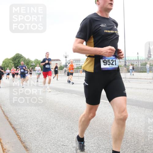 29.06.2025 - hella hamburg halbmarathon Lena Gebhardt http://msf.ph/oto/8280448 29.06.2025 10:54:54 Lombardsbrücke 16443, 9521, 6982, 1013, 1198, 2084, 2090, 2244, 2452, 2532, 2566, 2586, 2632, 3002, 3274, 3761, 3795, 3857, 4191, 4192, 4971, 5185, 5216, 5392, 5500, 5727, 5882, 5933, 5993, 6023, 6279, 6395, 6396, 6839, 6944, 6982, 7238, 7986, 8012, 8186, 9521, 9596, 10109, 10331, 10471, 10686, 11033, 11226, 11287, 11567, 11569, 11737, 11788, 11908, 12147, 12148, 12240, 12268, 12270, 12930, 13272, 13283, 13548, 13944, 13945, 13979, 13980, 14515 meine-sportfotos.de