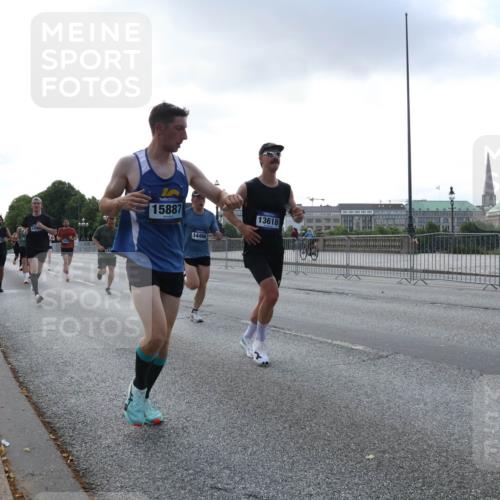 29.06.2025 - hella hamburg halbmarathon Lena Gebhardt http://msf.ph/oto/8280474 29.06.2025 09:45:32 Lombardsbrücke 15887, 14466, 13618, 57, 1686, 1707, 1758, 1990, 2689, 2746, 3043, 4050, 4129, 4679, 4698, 4749, 5070, 5187, 5328, 5550, 5746, 5826, 6358, 6781, 7272, 7389, 7481, 7651, 7723, 7965, 8190, 8209, 8883, 9137, 9381, 9571, 9634, 10017, 10171, 10486, 10876, 11120, 11169, 11413, 11857, 12049, 12232, 12234, 12308, 12595, 12691, 12900, 12988, 13066, 13618, 14028, 14140, 14289, 15672, 15883, 16157, 16713, 16818, 17428 meine-sportfotos.de