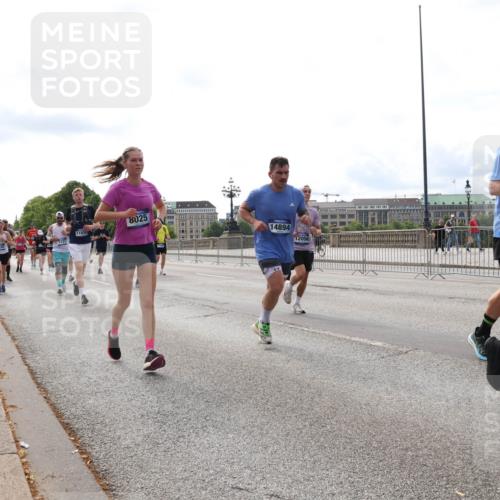 29.06.2025 - hella hamburg halbmarathon Lena Gebhardt http://msf.ph/oto/8280502 29.06.2025 10:20:29 Lombardsbrücke 8025, 11835, 7131, 14894, 12056, 17, 1011, 1046, 1069, 1115, 1471, 1474, 2053, 2064, 2101, 2325, 2478, 2834, 3278, 3434, 3733, 3781, 3842, 4154, 4166, 4288, 4422, 4585, 4614, 4737, 4739, 4754, 4869, 5181, 5556, 5625, 5659, 5811, 5812, 5831, 5937, 6608, 6951, 7018, 7101, 7131, 7519, 7739, 7744, 7808, 8025, 8387, 8462, 8588, 8738, 8940, 9136, 9196, 9722, 9735, 9873, 10041, 10050, 10350, 10414, 10550, 10595, 10613, 10647, 10701, 10754, 11028, 11100, 11603, 11835, 11995 meine-sportfotos.de