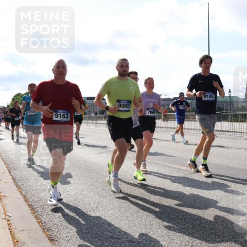 29.06.2025 - hella hamburg halbmarathon Lena Gebhardt http://msf.ph/oto/8280516 29.06.2025 09:58:05 Lombardsbrücke 6580, 9163, 9065, 11757, 7065, 9145, 1034, 1094, 1179, 1190, 1258, 1320, 1321, 1335, 1563, 1815, 1870, 2034, 2070, 2138, 2397, 2417, 2448, 2488, 2612, 2636, 2711, 2946, 3058, 3091, 3114, 3251, 3999, 4379, 4814, 4903, 5032, 5093, 5305, 5672, 5721, 5775, 6164, 6272, 6355, 6356, 6374, 6569, 6580, 6585, 6628, 6754, 6776, 6897, 7065, 7134, 7409, 7478, 7509, 7594, 7646, 7724, 7856, 7896, 7952, 7973, 7976, 8154, 8508, 8590, 9012, 9057, 9562, 9656, 10084 meine-sportfotos.de