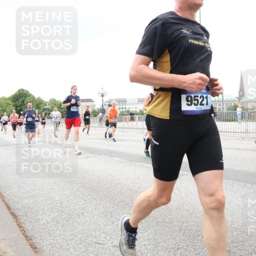 29.06.2025 - hella hamburg halbmarathon Lena Gebhardt http://msf.ph/oto/8280522 29.06.2025 10:54:54 Lombardsbrücke 0471, 14752, 16443, 9521, 698, 1013, 1198, 2084, 2090, 2244, 2452, 2532, 2566, 2586, 2632, 3002, 3274, 3761, 3795, 3857, 4191, 4192, 4971, 5185, 5216, 5392, 5500, 5727, 5882, 5933, 5993, 6023, 6279, 6395, 6396, 6839, 6944, 6982, 7238, 7986, 8012, 8186, 9521, 9596, 10109, 10331, 10471, 10686, 11033, 11226, 11287, 11567, 11569, 11737, 11788, 11908, 12147, 12148, 12240, 12268, 12270, 12930, 13272, 13283, 13548, 13944, 13945, 13979, 13980, 14515 meine-sportfotos.de