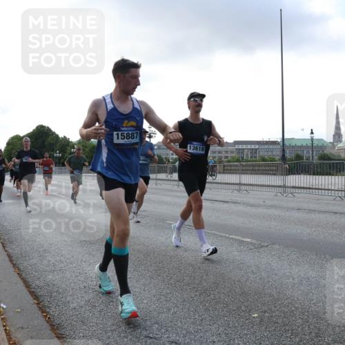 29.06.2025 - hella hamburg halbmarathon Lena Gebhardt http://msf.ph/oto/8280543 29.06.2025 09:45:33 Lombardsbrücke 12301, 15887, 4466, 13618, 57, 1686, 1707, 1758, 1990, 2689, 2746, 3043, 4050, 4129, 4679, 4698, 4749, 5070, 5187, 5328, 5550, 5746, 5826, 6358, 6781, 7272, 7389, 7481, 7651, 7723, 7965, 8190, 8209, 8883, 9137, 9381, 9571, 9634, 10017, 10171, 10486, 10876, 11120, 11169, 11413, 11857, 12049, 12232, 12234, 12308, 12595, 12691, 12900, 12988, 13066, 13343, 13618, 14028, 14140, 14289, 15672, 15883, 16157, 16713, 16818, 17428 meine-sportfotos.de