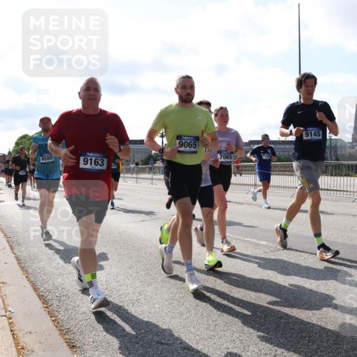 29.06.2025 - hella hamburg halbmarathon Lena Gebhardt http://msf.ph/oto/8280573 29.06.2025 09:58:05 Lombardsbrücke 7509, 6580, 9163, 9065, 7065, 11757, 9145, 1034, 1094, 1179, 1190, 1258, 1320, 1321, 1335, 1563, 1815, 1870, 2034, 2070, 2138, 2397, 2417, 2448, 2488, 2612, 2636, 2711, 2946, 3058, 3091, 3114, 3251, 3999, 4379, 4814, 4903, 5032, 5093, 5305, 5672, 5721, 5775, 6164, 6272, 6355, 6356, 6374, 6569, 6580, 6585, 6628, 6754, 6776, 6897, 7065, 7134, 7409, 7478, 7509, 7594, 7646, 7724, 7856, 7896, 7952, 7973, 7976, 8154, 8508, 8590, 9012, 9057, 9562, 9656, 10084 meine-sportfotos.de