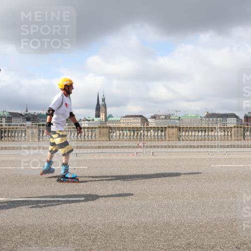 29.06.2025 - hella hamburg halbmarathon Lena Gebhardt http://msf.ph/oto/8280580 29.06.2025 09:05:03 Lombardsbrücke  meine-sportfotos.de