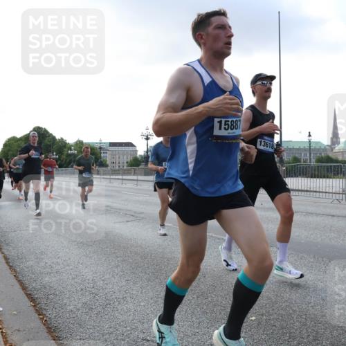 29.06.2025 - hella hamburg halbmarathon Lena Gebhardt http://msf.ph/oto/8280587 29.06.2025 09:45:33 Lombardsbrücke 12308, 15887, 13618, 57, 1686, 1707, 1758, 1990, 2689, 2746, 3043, 4050, 4129, 4679, 4698, 4749, 5070, 5187, 5328, 5550, 5746, 5826, 6358, 6781, 7272, 7389, 7481, 7651, 7723, 7965, 8190, 8209, 8883, 9137, 9381, 9571, 9634, 10017, 10171, 10486, 10876, 11120, 11169, 11413, 11857, 12049, 12232, 12234, 12308, 12595, 12691, 12900, 12988, 13066, 13343, 13618, 14028, 14140, 14289, 15672, 15883, 16157, 16713, 16818, 17428 meine-sportfotos.de
