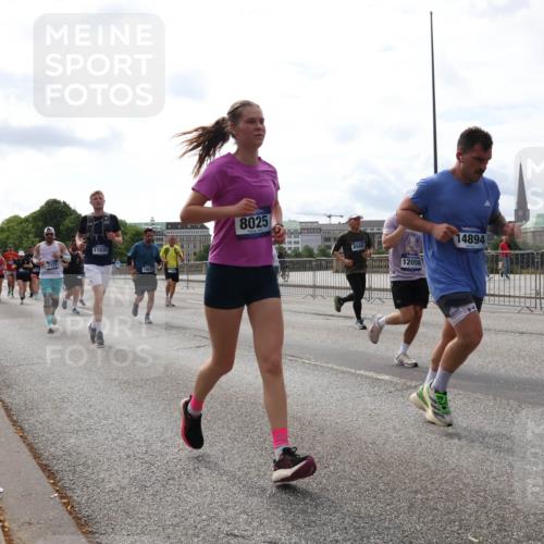 29.06.2025 - hella hamburg halbmarathon Lena Gebhardt http://msf.ph/oto/8280691 29.06.2025 10:20:30 Lombardsbrücke 7131, 11835, 8025, 12056, 14894, 1011, 1046, 1069, 1471, 1474, 2053, 2064, 2101, 2325, 2478, 2834, 3278, 3434, 3733, 3781, 3842, 4154, 4166, 4288, 4422, 4585, 4614, 4737, 4739, 4754, 4869, 5181, 5556, 5625, 5659, 5811, 5812, 5831, 5937, 6608, 6951, 7018, 7101, 7131, 7519, 7739, 7744, 8025, 8387, 8462, 8588, 8738, 8940, 9136, 9196, 9722, 9735, 9873, 10041, 10050, 10350, 10414, 10550, 10595, 10613, 10647, 10701, 10754, 11028, 11100, 11603, 11835, 11995 meine-sportfotos.de