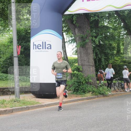 29.06.2025 - hella hamburg halbmarathon KatJ http://msf.ph/oto/8280702 29.06.2025 10:10:41 Zwischen KM18-KM19  meine-sportfotos.de