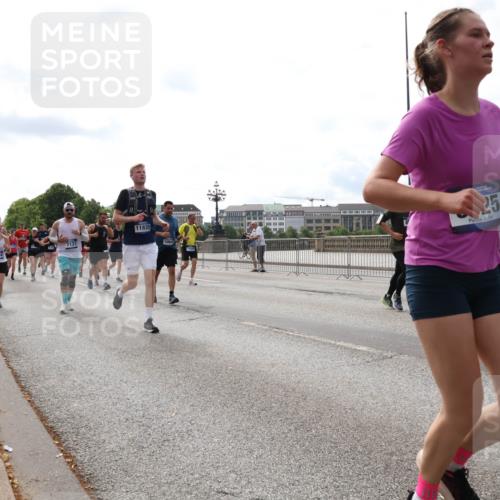29.06.2025 - hella hamburg halbmarathon Lena Gebhardt http://msf.ph/oto/8280833 29.06.2025 10:20:30 Lombardsbrücke 7131, 3434, 11835, 10647, 25, 1011, 1046, 1069, 1471, 1474, 2053, 2064, 2101, 2325, 2478, 2834, 3278, 3434, 3733, 3781, 3842, 4154, 4166, 4288, 4422, 4585, 4614, 4737, 4739, 4754, 4869, 5181, 5556, 5625, 5659, 5811, 5812, 5831, 5937, 6608, 6951, 7018, 7101, 7131, 7519, 7739, 7744, 8025, 8387, 8462, 8588, 8738, 8940, 9136, 9196, 9722, 9735, 9873, 10041, 10050, 10350, 10414, 10550, 10595, 10613, 10647, 10701, 10754, 11028, 11100, 11603, 11835, 11995 meine-sportfotos.de