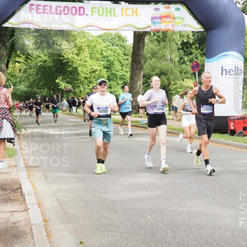 29.06.2025 - hella hamburg halbmarathon MichiJ http://msf.ph/oto/8280850 29.06.2025 10:57:45 Zwischen KM18-KM19 7346, 7881, 8001, 8055, 10858, 12928, 12929, 14679, 15214, 16776, 16938 meine-sportfotos.de