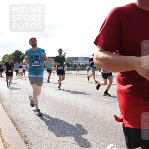 29.06.2025 - hella hamburg halbmarathon Lena Gebhardt http://msf.ph/oto/8280851 29.06.2025 09:58:06 Lombardsbrücke 6580, 4814, 8689, 53, 1034, 1094, 1179, 1190, 1258, 1320, 1321, 1335, 1563, 1815, 1870, 2034, 2070, 2138, 2397, 2417, 2448, 2488, 2612, 2636, 2711, 2946, 3058, 3091, 3114, 3251, 4379, 4814, 4903, 5032, 5093, 5305, 5672, 5721, 5775, 6164, 6272, 6355, 6356, 6569, 6580, 6585, 6628, 6754, 6776, 6897, 7065, 7134, 7409, 7478, 7509, 7594, 7646, 7724, 7856, 7896, 7952, 7973, 7976, 8154, 8311, 8508, 8590, 9012, 9057, 9562, 9656, 10084 meine-sportfotos.de