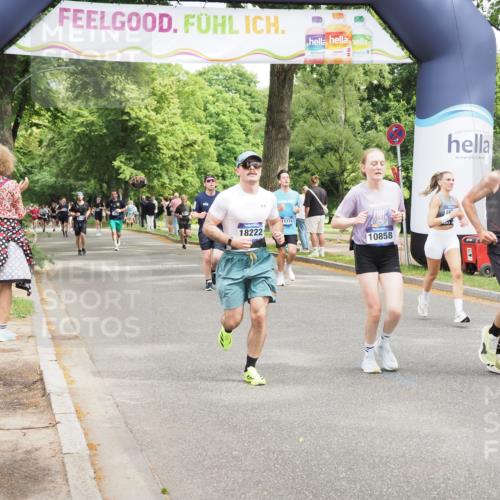 29.06.2025 - hella hamburg halbmarathon MichiJ http://msf.ph/oto/8280883 29.06.2025 10:57:46 Zwischen KM18-KM19 7346, 7881, 8001, 10858, 12928, 12929, 15214, 16776, 16938, 18222 meine-sportfotos.de