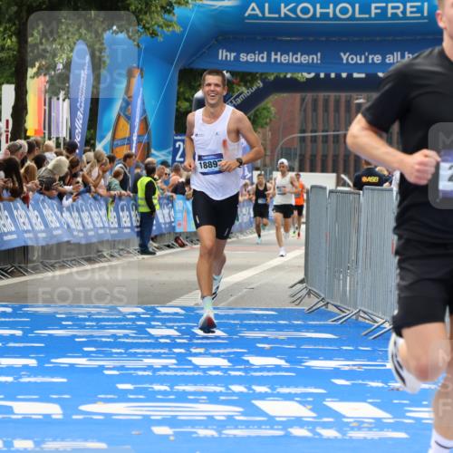 29.06.2025 - hella hamburg halbmarathon Strokosch-Dieckow http://msf.ph/oto/8280908 29.06.2025 10:22:39 Ziel 2618, 3720, 18897 meine-sportfotos.de