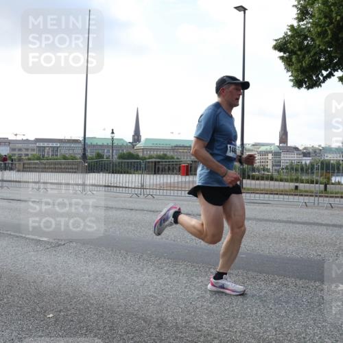 29.06.2025 - hella hamburg halbmarathon Lena Gebhardt http://msf.ph/oto/8280976 29.06.2025 09:45:34 Lombardsbrücke 12308, 1446, 57, 1686, 1707, 1758, 1990, 2689, 2746, 3043, 4050, 4129, 4679, 4698, 4749, 5070, 5187, 5328, 5550, 5746, 5826, 6358, 6781, 6878, 7272, 7389, 7481, 7651, 7723, 7965, 8190, 8209, 8883, 9137, 9381, 9571, 9634, 10017, 10171, 10270, 10484, 10486, 10876, 11120, 11169, 11413, 11857, 12049, 12232, 12234, 12308, 12595, 12691, 12988, 13066, 13343, 13618, 13686, 14028, 14140, 14289, 15672, 15883, 16157, 16713, 16818, 17428 meine-sportfotos.de