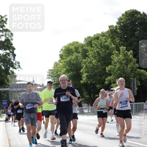 29.06.2025 - hella hamburg halbmarathon Jannik Wohlers http://msf.ph/oto/8280997 29.06.2025 10:02:53 Lombardsbrücke 1114, 1135, 1138, 1414, 1450, 1885, 2594, 2619, 2782, 3572, 4511, 6453, 7210, 7211, 7290, 7706, 7935, 9439, 9453, 10824, 11556, 12177, 12211, 12212, 12843, 13036, 13474, 13664, 13732, 13857, 13874, 13976, 14225, 14493, 15539, 16355, 16605, 17096, 18028 meine-sportfotos.de