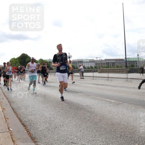 29.06.2025 - hella hamburg halbmarathon Lena Gebhardt http://msf.ph/oto/8281016 29.06.2025 10:20:31 Lombardsbrücke 595, 2018, 3434, 11835, 1011, 1046, 1069, 1471, 1474, 2053, 2064, 2101, 2325, 2478, 2834, 3247, 3278, 3434, 3733, 3781, 3842, 4154, 4166, 4288, 4422, 4585, 4614, 4737, 4739, 4754, 4869, 5181, 5556, 5625, 5659, 5811, 5812, 5831, 5937, 6608, 6951, 7018, 7101, 7131, 7739, 7744, 8025, 8387, 8462, 8588, 8738, 8940, 9136, 9196, 9722, 9735, 9873, 10041, 10050, 10350, 10414, 10550, 10595, 10613, 10647, 10701, 10754, 11100, 11603, 11835, 11995 meine-sportfotos.de