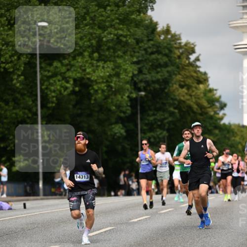 29.06.2025 - hella hamburg halbmarathon Dr. Thomas Lammeyer http://msf.ph/oto/8281026 29.06.2025 10:15:48 Kennedybrücke 1062, 1790, 2661, 3746, 3837, 5254, 6966, 7370, 7474, 7571, 8368, 9119, 9254, 10042 meine-sportfotos.de