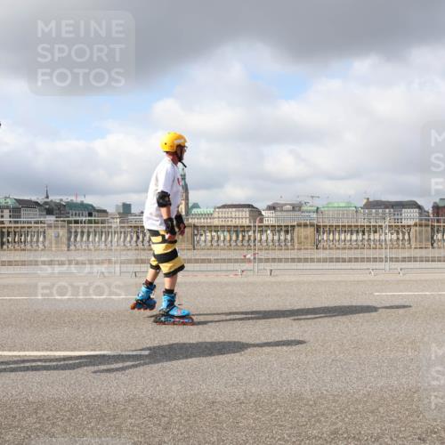 29.06.2025 - hella hamburg halbmarathon Lena Gebhardt http://msf.ph/oto/8281027 29.06.2025 09:05:03 Lombardsbrücke  meine-sportfotos.de
