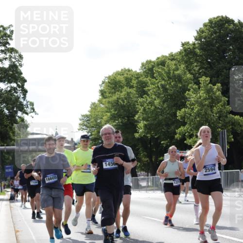 29.06.2025 - hella hamburg halbmarathon Jannik Wohlers http://msf.ph/oto/8281028 29.06.2025 10:02:53 Lombardsbrücke 1114, 1135, 1138, 1414, 1450, 1885, 2594, 2619, 2782, 3572, 4511, 6453, 7210, 7211, 7290, 7706, 7935, 9439, 9453, 10824, 11556, 12177, 12211, 12212, 12843, 13036, 13474, 13664, 13732, 13857, 13874, 13976, 14225, 14493, 15539, 16355, 16605, 17096, 18028 meine-sportfotos.de