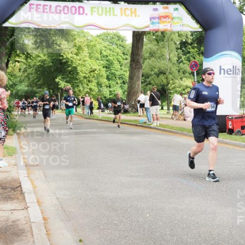 29.06.2025 - hella hamburg halbmarathon MichiJ http://msf.ph/oto/8281044 29.06.2025 10:57:48 Zwischen KM18-KM19 3756, 7346, 8001, 10858, 11774, 12928, 12929, 16776, 18222 meine-sportfotos.de