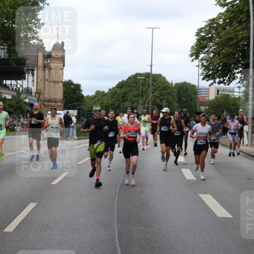 29.06.2025 - hella hamburg halbmarathon Yannick Fuchs http://msf.ph/oto/8281072 29.06.2025 10:37:27 20KM 1353, 1675, 1735, 2653, 4229, 4318, 5011, 5124, 5477, 9364, 9371, 9534, 10099, 10251, 11177, 11907, 12723, 12839, 13746, 13807, 14226, 14447, 14560, 14813, 15255, 15297, 15328, 15535, 15706, 15851, 15921, 16333, 16677, 17733, 17911, 18004, 18274, 18275, 18304, 18659, 18680, 18987, 19009 meine-sportfotos.de