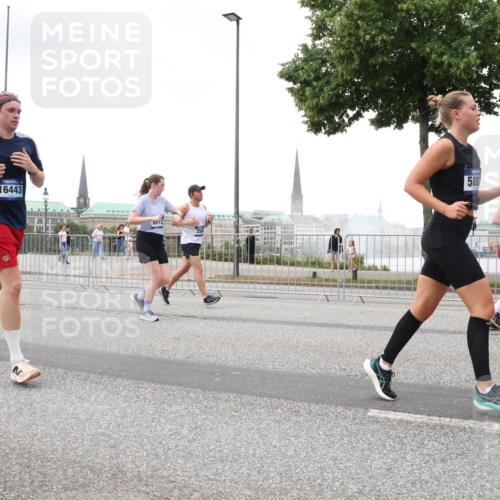 29.06.2025 - hella hamburg halbmarathon Lena Gebhardt http://msf.ph/oto/8281087 29.06.2025 10:54:56 Lombardsbrücke 1328, 16443, 8012, 588, 1013, 1198, 2084, 2090, 2244, 2452, 2532, 2566, 2586, 2632, 3002, 3274, 3761, 3795, 4039, 4191, 4192, 4971, 5185, 5216, 5392, 5500, 5727, 5882, 5993, 6023, 6279, 6395, 6396, 6839, 6944, 6982, 7219, 7238, 7766, 7986, 8012, 8186, 8403, 8519, 9521, 9596, 10109, 10331, 10458, 10471, 10686, 11033, 11226, 11287, 11567, 11569, 11737, 11788, 11908, 12147, 12148, 12240, 12268, 12270, 12930, 13272, 13283, 13548, 13944, 13945, 13979, 13980, 14515 meine-sportfotos.de