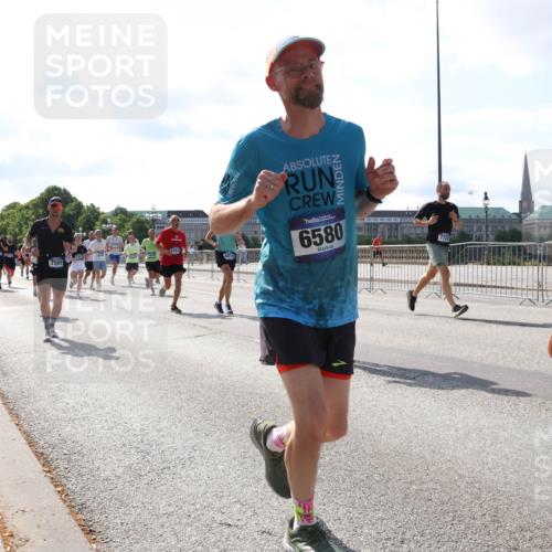 29.06.2025 - hella hamburg halbmarathon Lena Gebhardt http://msf.ph/oto/8281103 29.06.2025 09:58:06 Lombardsbrücke 12662, 7509, 4814, 6580, 1034, 1094, 1179, 1190, 1258, 1320, 1321, 1335, 1563, 1815, 1870, 2034, 2070, 2138, 2397, 2417, 2448, 2488, 2612, 2636, 2711, 2946, 3058, 3091, 3114, 3251, 4379, 4814, 4903, 5032, 5093, 5305, 5672, 5721, 5775, 6164, 6272, 6355, 6356, 6569, 6580, 6585, 6628, 6754, 6776, 6897, 7065, 7134, 7409, 7478, 7509, 7594, 7646, 7724, 7856, 7896, 7952, 7973, 7976, 8154, 8311, 8508, 8590, 9012, 9057, 9562, 9656, 10084 meine-sportfotos.de