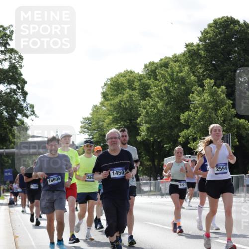 29.06.2025 - hella hamburg halbmarathon Jannik Wohlers http://msf.ph/oto/8281113 29.06.2025 10:02:53 Lombardsbrücke 1114, 1135, 1138, 1414, 1450, 1885, 2594, 2619, 2782, 3572, 4511, 6453, 7210, 7211, 7290, 7706, 7935, 9439, 9453, 10824, 11556, 12177, 12211, 12212, 12843, 13036, 13474, 13664, 13732, 13857, 13874, 13976, 14225, 14493, 15539, 16355, 16605, 17096, 18028 meine-sportfotos.de