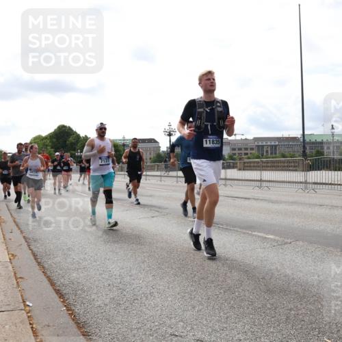 29.06.2025 - hella hamburg halbmarathon Lena Gebhardt http://msf.ph/oto/8281130 29.06.2025 10:20:31 Lombardsbrücke 3434, 7131, 11835, 1011, 1046, 1069, 1471, 1474, 2053, 2064, 2101, 2325, 2478, 2834, 3247, 3278, 3434, 3733, 3781, 3842, 4154, 4166, 4288, 4422, 4585, 4614, 4737, 4739, 4754, 4869, 5181, 5556, 5625, 5659, 5811, 5812, 5831, 5937, 6608, 6951, 7018, 7101, 7131, 7739, 7744, 8025, 8387, 8462, 8588, 8738, 8940, 9136, 9196, 9722, 9735, 9873, 10041, 10050, 10350, 10414, 10550, 10595, 10613, 10647, 10701, 10754, 11100, 11603, 11835, 11995 meine-sportfotos.de