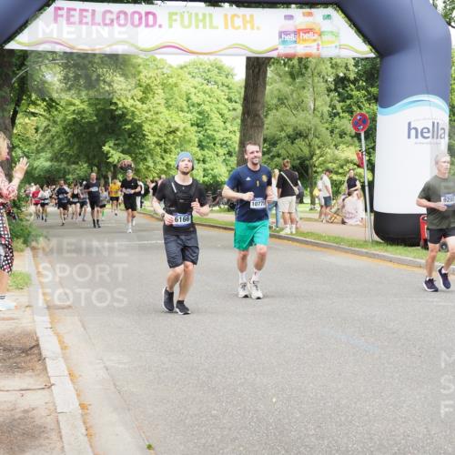 29.06.2025 - hella hamburg halbmarathon MichiJ http://msf.ph/oto/8281145 29.06.2025 10:57:52 Zwischen KM18-KM19 3756, 6166, 9280, 10858, 11774, 12929, 16776, 18222 meine-sportfotos.de
