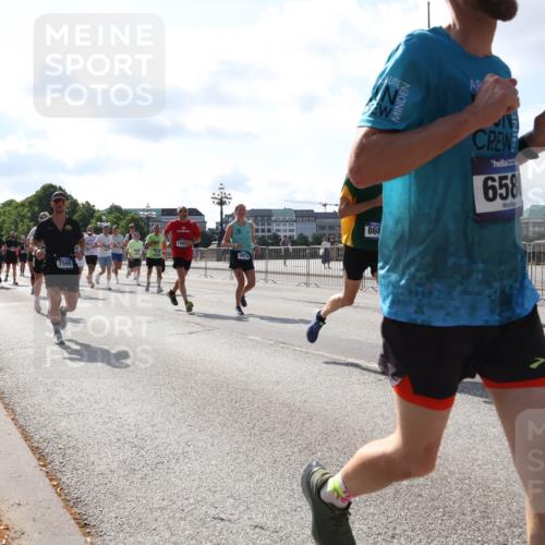 29.06.2025 - hella hamburg halbmarathon Lena Gebhardt http://msf.ph/oto/8281172 29.06.2025 09:58:07 Lombardsbrücke 658, 1034, 1094, 1179, 1190, 1258, 1320, 1321, 1335, 1563, 1815, 1870, 2034, 2070, 2138, 2397, 2417, 2448, 2488, 2612, 2636, 2711, 2946, 3058, 3091, 3114, 3251, 4379, 4814, 4903, 5032, 5093, 5305, 5672, 5721, 5775, 6164, 6272, 6355, 6356, 6569, 6580, 6585, 6628, 6754, 6776, 6897, 7065, 7134, 7409, 7478, 7509, 7594, 7646, 7724, 7856, 7896, 7952, 7973, 7976, 8154, 8311, 8508, 8590, 8825, 9012, 9057, 9562, 9656, 10084 meine-sportfotos.de
