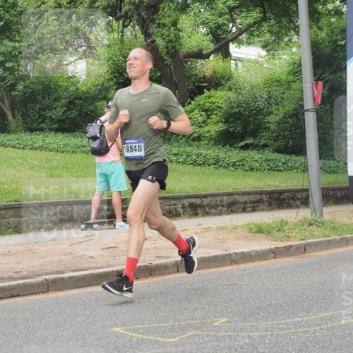 29.06.2025 - hella hamburg halbmarathon KatJ http://msf.ph/oto/8281180 29.06.2025 10:10:42 Zwischen KM18-KM19  meine-sportfotos.de
