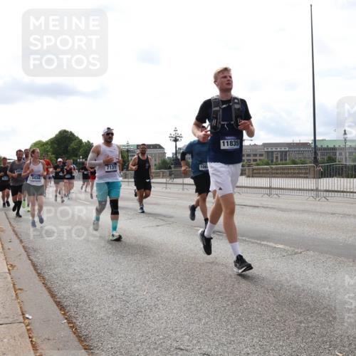29.06.2025 - hella hamburg halbmarathon Lena Gebhardt http://msf.ph/oto/8281186 29.06.2025 10:20:31 Lombardsbrücke 2018, 6951, 3434, 7131, 106, 11835, 1011, 1046, 1069, 1471, 1474, 2053, 2064, 2101, 2325, 2478, 2834, 3247, 3278, 3434, 3733, 3781, 3842, 4154, 4166, 4288, 4422, 4585, 4614, 4737, 4739, 4754, 4869, 5181, 5556, 5625, 5659, 5811, 5812, 5831, 5937, 6608, 6951, 7018, 7101, 7131, 7739, 7744, 8025, 8387, 8462, 8588, 8738, 8940, 9136, 9196, 9722, 9735, 9873, 10041, 10050, 10350, 10414, 10550, 10595, 10613, 10647, 10701, 10754, 11100, 11603, 11835, 11995 meine-sportfotos.de