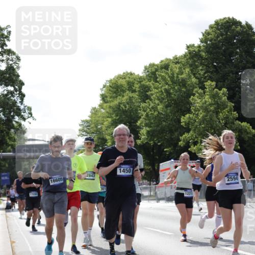 29.06.2025 - hella hamburg halbmarathon Jannik Wohlers http://msf.ph/oto/8281195 29.06.2025 10:02:53 Lombardsbrücke 1114, 1135, 1138, 1414, 1450, 1885, 2594, 2619, 2782, 3572, 4511, 6453, 7210, 7211, 7290, 7706, 7935, 9439, 9453, 10824, 11556, 12177, 12211, 12212, 12843, 13036, 13474, 13664, 13732, 13857, 13874, 13976, 14225, 14493, 15539, 16355, 16605, 17096, 18028 meine-sportfotos.de